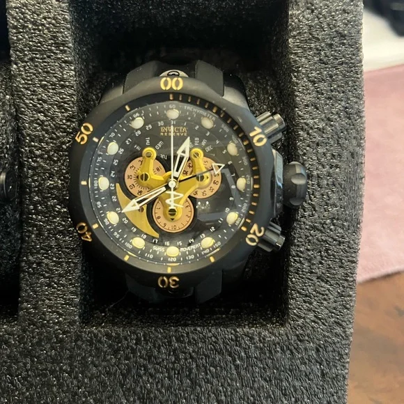 Invicta Bolt, Reserve Ocean Hawk, and Reserve Venom Men's Watches - Picture 5 of 7
